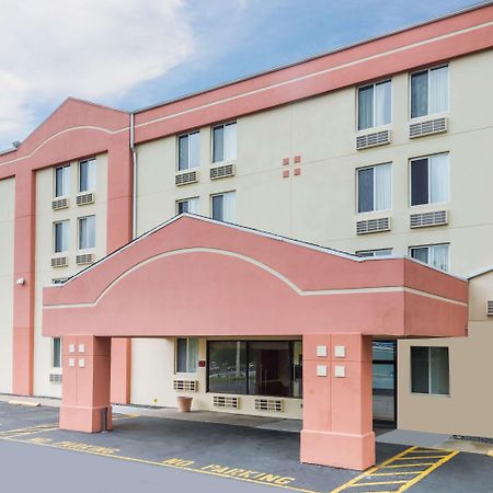Super 8 By Wyndham Danbury Motel Kültér fotó